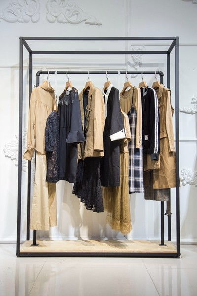 新鄭市女裝山脈麥中林精品女裝2019秋裝新款服裝市場尾貨批發品牌折扣女裝廠家直銷
